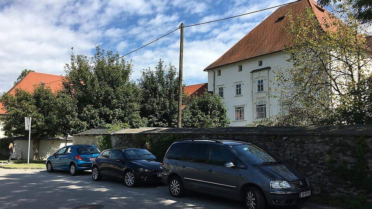 Rund um das Stift Viktring herrscht vor allem bei Begräbnissen immer wieder Parkplatznot