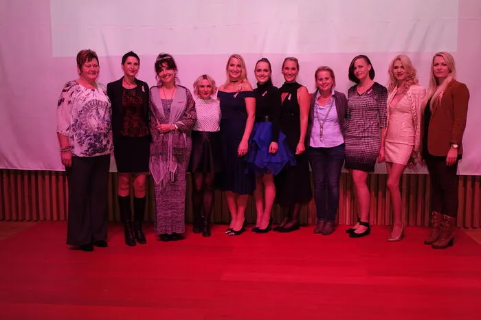 Das Team hinter Poleschinski war groß. Alle wollen sie an Brustkrebs erkrankten Frauen Mut machen.