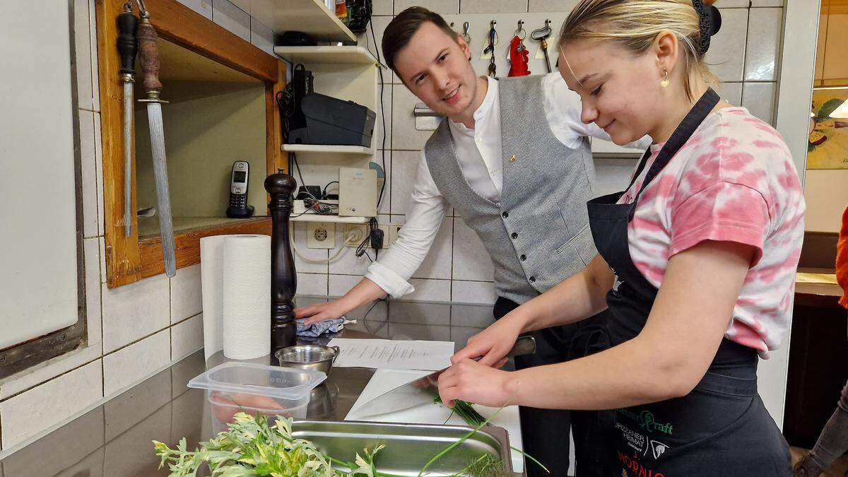 Michael Rössl mit seinem Lehrling Olena