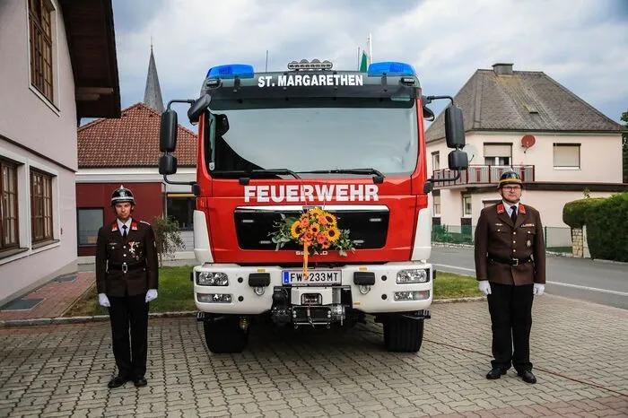 Dabei wurde ein neues Einsatzfahrzeug seiner offiziellen Bestimmung übergeben.