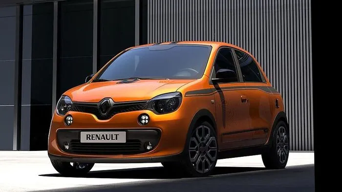 Hübsch war er ja schon immer, der Twingo der dritten Generation. Extrem handlich dank des winzigen Wendekreises. Und lustig zu fahren mit seinem Heckmotor sowieso. Aber na ja, der 900-Kubik-Dreizylinder mit seinen maximal 90 PS konnte das ganze Potenzial des kleinen Fünftürers nie ganz fordern – bis jetzt.