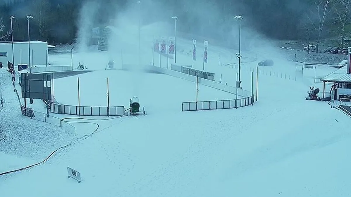 Die Villacher Alpenarena wird schon beschneit