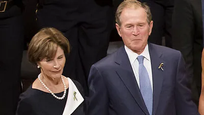 Zweifelhafter Auftritt während der Trauerfeier