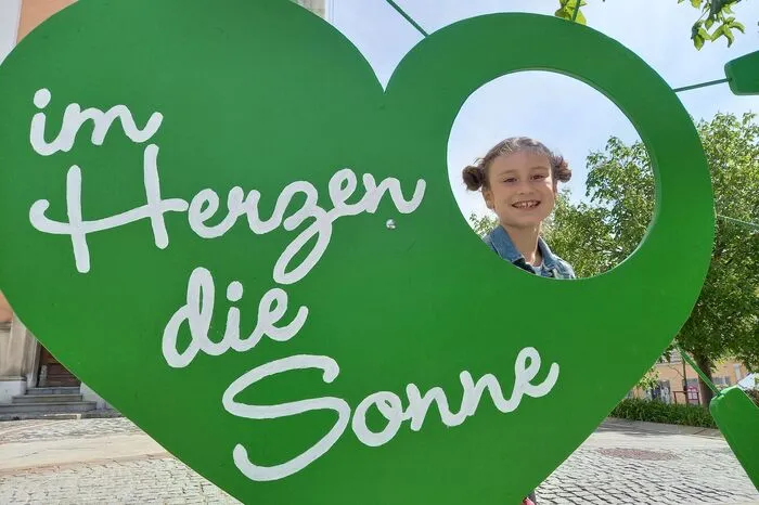Isabel hat offenbar die Sonne im Herzen - fotografiert von Thomas Weber aus Floing am Gleisdorfer Hauptplatz