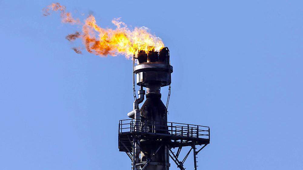 In der Raffinerie Schwedt wird überschüssiges Gas verbrannt. Die Raffinerie gehört dem russischen Staatskonzern Rosneft