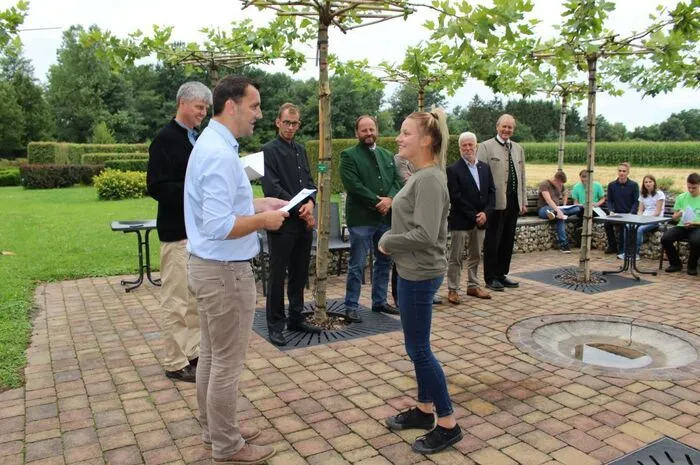 Daniela Goger aus Großsteinbach schloss nicht nur mit "Ausgezeichnetem Erfolg" ab, sie erreichte auch die Silbermedaille beim Junggärtnerbewerb.