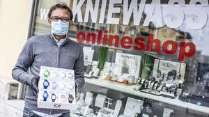 Helmut Kniewasser richtete Ausgabefenster ein	