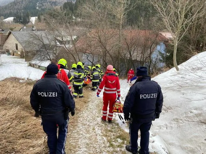 Neben der Feuerwehr standen Polizei und Rotes Kreuz im Einsatz