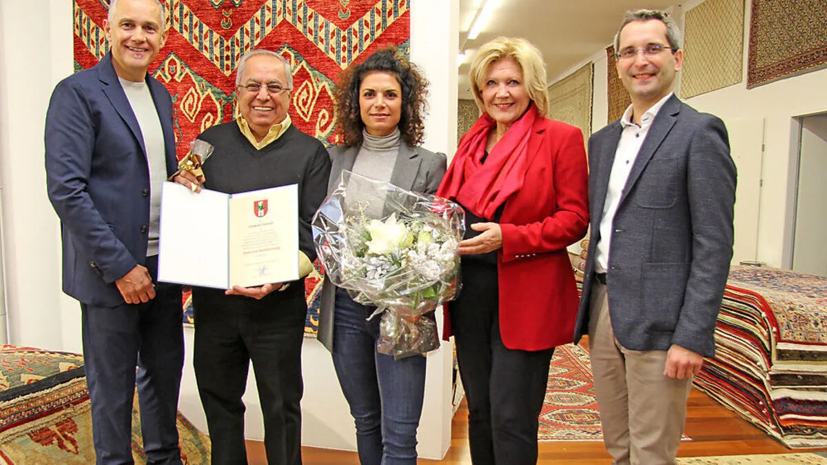 Pfeiler, Djawad und Jasmin Danesh, Mathiaschitz und Petritz (von links) bei der Ehrung