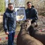 Landesrat Hannes Amesbauer mit dem Geschäftsführer der Tierwelt Herberstein Jochen Lengger im Tapirgehege