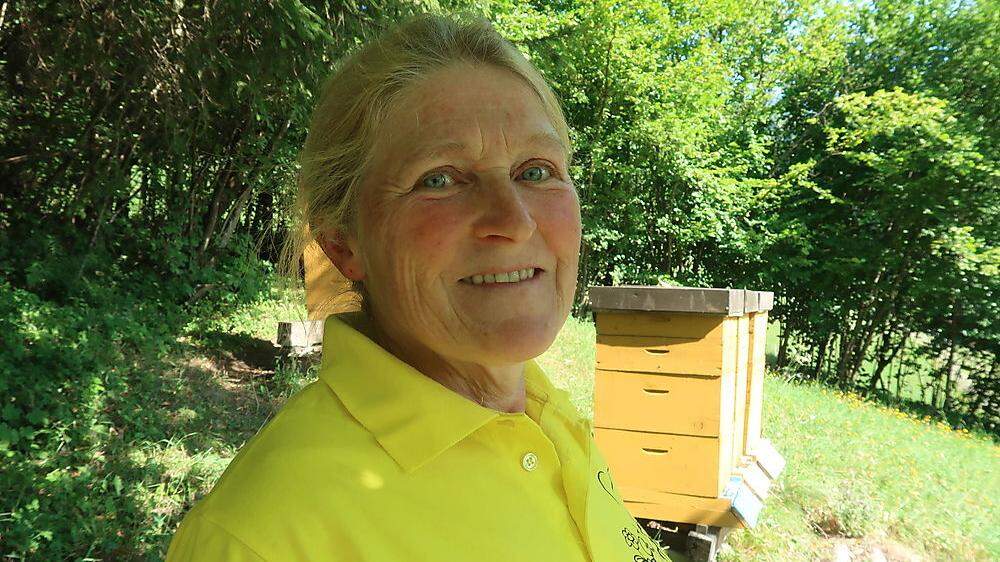 Maria Raith ist Obfrau des Bienenzuchtvereins Stanz
