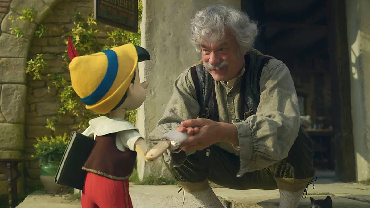 Tom Hanks als Gepetto mit Pinocchio