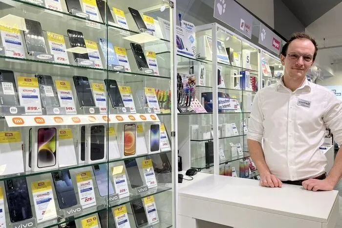 René Strassbauer ist Geschäftsstellenleiter beim Hartlauer in Gleisdorf. Die Leute würden bewusster kaufen. Umgetauscht wurde hier nach Weihnachten auffallend wenig.