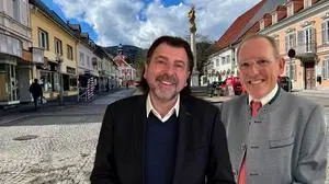 Das Bild zeigt den Hauptplatz von Deutschlandsberg mit Bürgermeister Josef Wallner und ÖVP-Spitze Gunther Riedlsperger | Bürgermeister Josef Wallner könnte für die SPÖ in Gunther Riedlsperger mit der ÖVP einen Partner für die Stadtführung gefunden haben