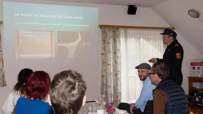 Die Drohne M30T konnte dank Sponsoren angeschafft werden. Als Dank lud die FF die Sponsoren zum Frühstück ein, in diesem Zuge wurde das Projekt vorgestellt.