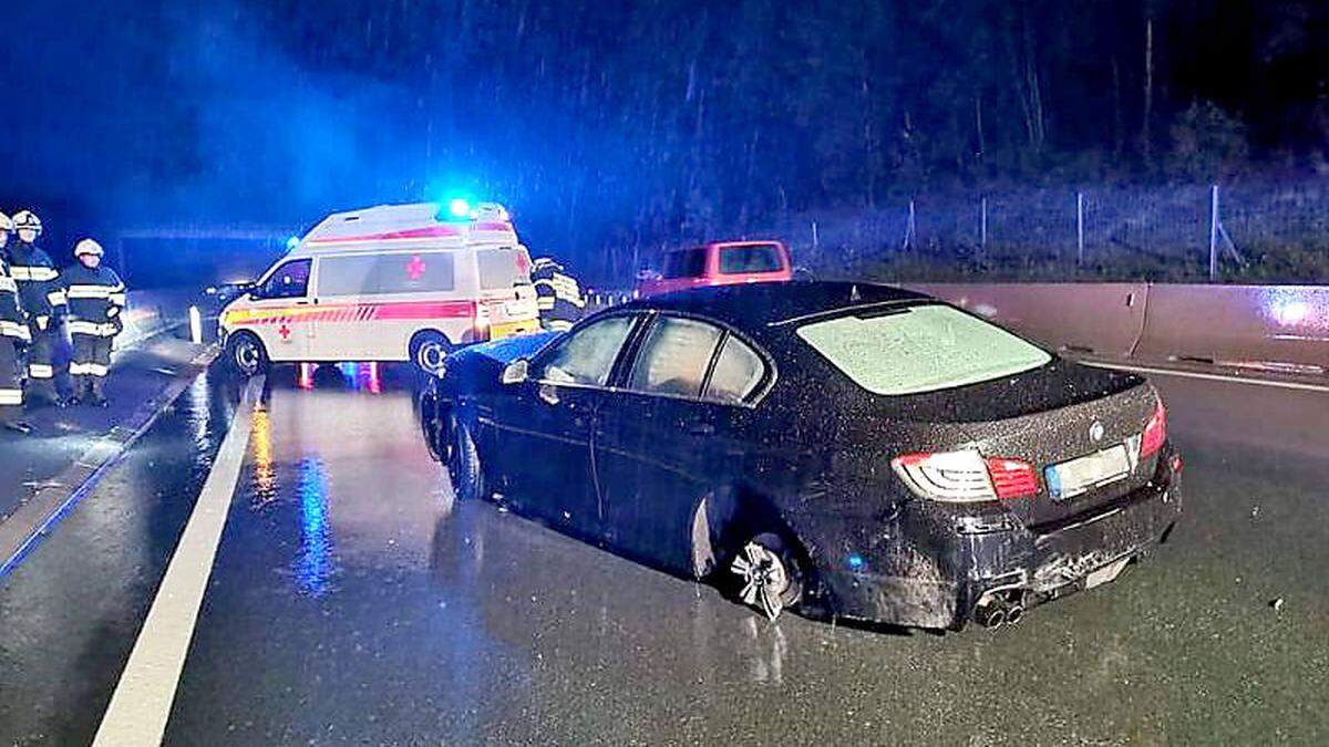 Das linke Hinterrad des Pkw wurde bei dem Unfall herausgerissen