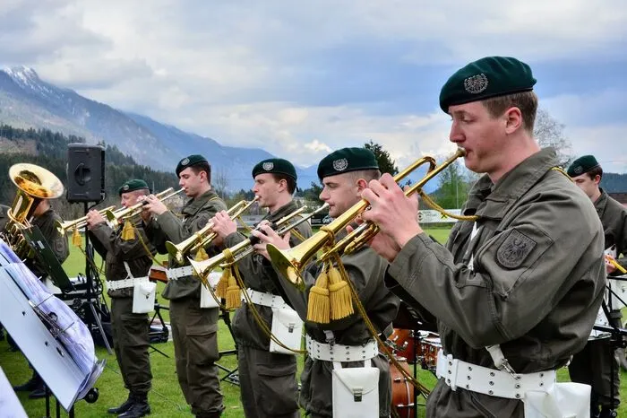 Mit diesem Auftritt lud die  Kärntner Militärmusik die Blasmusikfans, und davon gibt es im Bezirk Hermagor sehr viele, zum großen  Militärmusikfestival, das am 28. Mai 2023  im Fußballstadion “28 Black Arena“ in Klagenfurt über den Rasen gehen wird, ein.