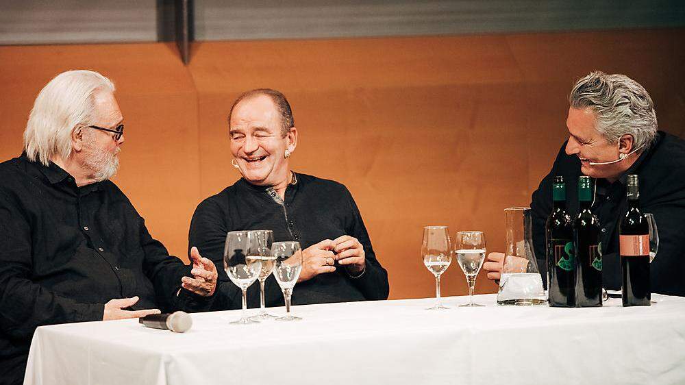 Herbert Prohaska im Gespräch mit Gerhard Roth (links) und Hubert Patterer (rechts) im Greith-Haus