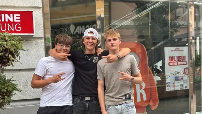 Bassist Fabian Trippolt, Sänger und Gitarrist Tobias Kobald und Schlagzeuger Jakob Pichler