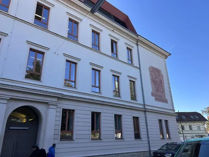 An der Nordseite der Gerlitz-Schule gibt es tatsächlich keine Rollos
