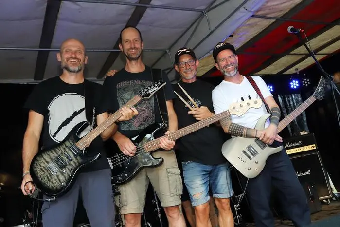 Besonders spannend war der 1. Auftritt nach 25 Jahren  von „A Fonds Perdu“ mit Thomas Morak (Gesang, Gitarre & Keyboard), Andreas Morak (Bass), Mario Gronald (Gitarre) und Michael Gfrerer (Drums).