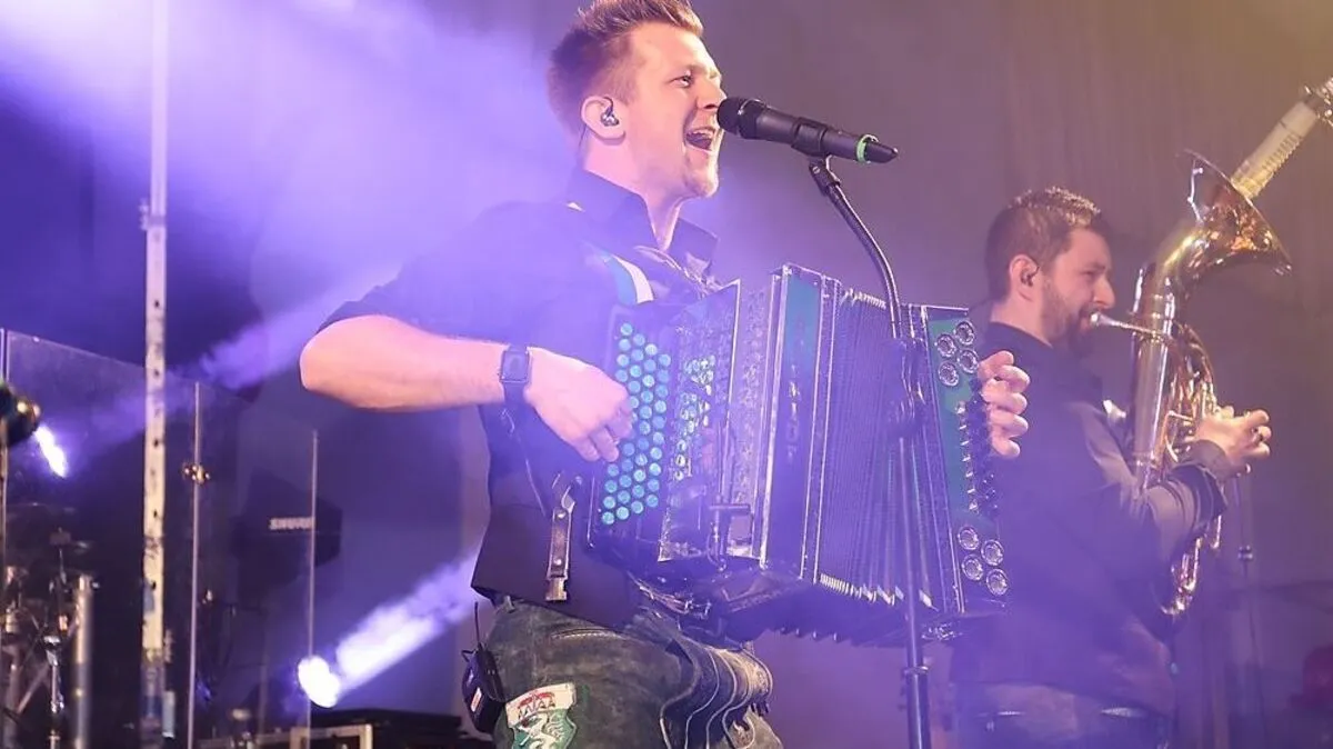 "Granaten"-Musiker David Traumüller in der Kirschenhalle in Hitzendorf