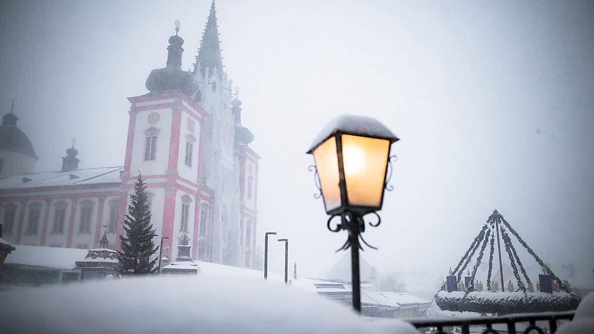 Schnee, wohin das Auge blickt, wie hier in Mariazell – und kein Ende in Sicht