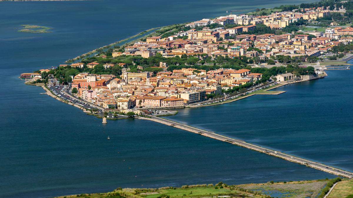 Der Badeort Orbetello liegt in einer Lagune