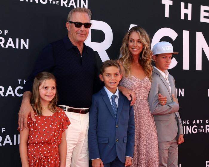 Kevin Costner, Christine und ihre drei gemeinsamen Kinder