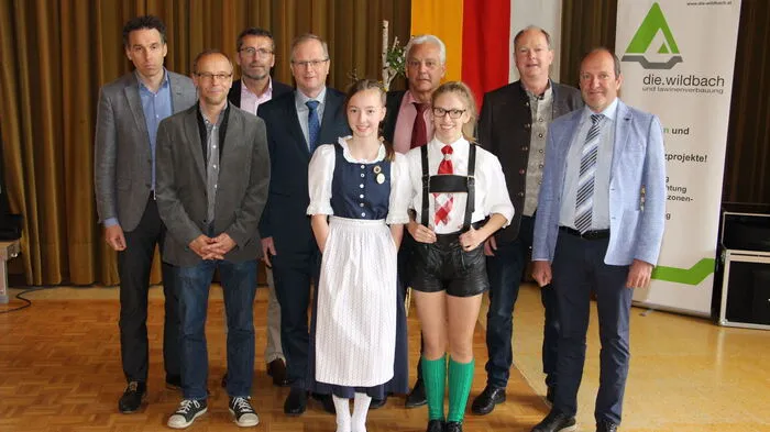 Der Wasserverband Mölltal blickte heute, Samstag, im Kulturhaus Flattach auf die Erfolgsgeschichte der vergangenen 50 Jahre zurück. Christian Rupp (Kelag), Norbert Sereinig (Land Kärnten), Josef Mayrhofer, Josef Brunner (Sektionsleiter für Kärnten WLV), Kati Steiner, Kurt Felicetti, Nina Granitzer, Sektionsleiter Erwin Ferlan, Herbert Mandler (Land Kärnten)