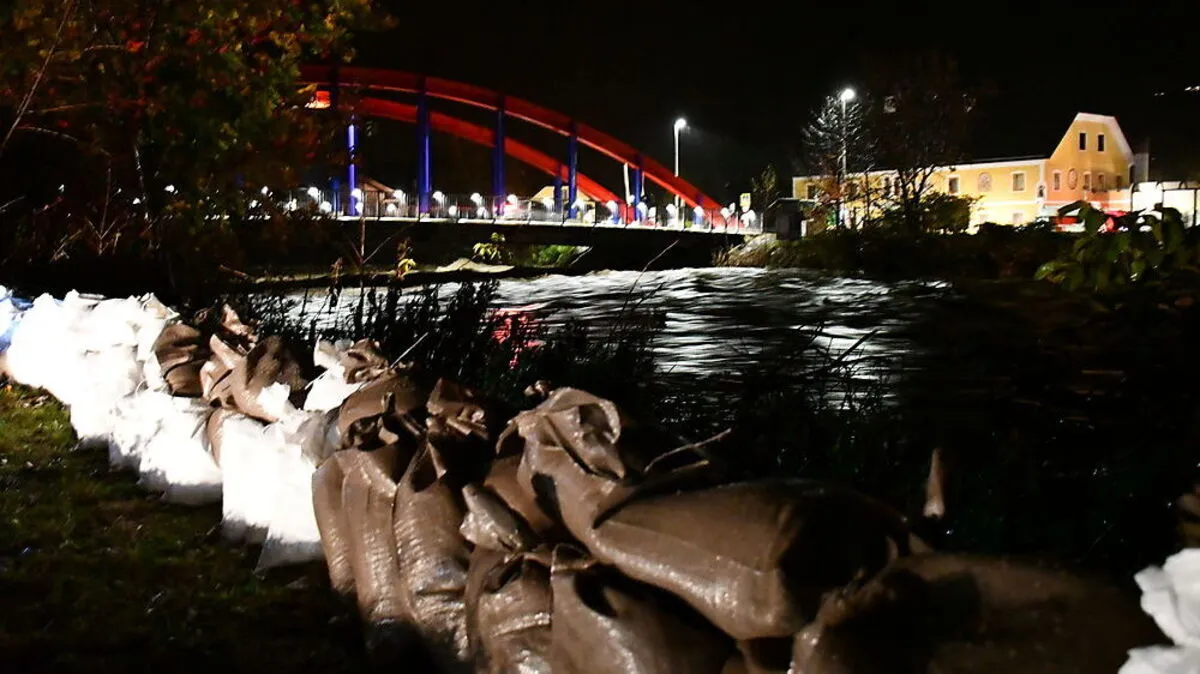 In Möllbrücke wurde ein Schutzwall errichtet