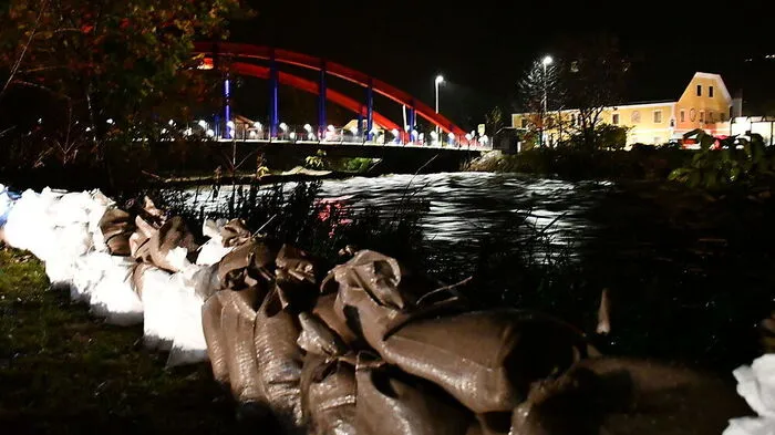 In Möllbrücke wurde ein Schutzwall errichtet