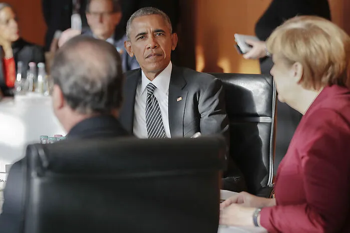 Als "lame duck", lahme Ente", sitzt Barack Obama in Berlin mit am Tisch, die wenig schmeichelhafte Umschreibung dessen, dass er als scheidender Präsident keine weitreichenden Entscheidungen mehr treffen kann.  Aber er kann seine Erfahrung und Autorität in die Waagschale werfen, um einen guten Übergang zu gewährleisten.