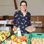 Verena Bacher hilft seit dem Lockdown bei der Lebensmittelausgabe im Feldkirchner Pfarrhof