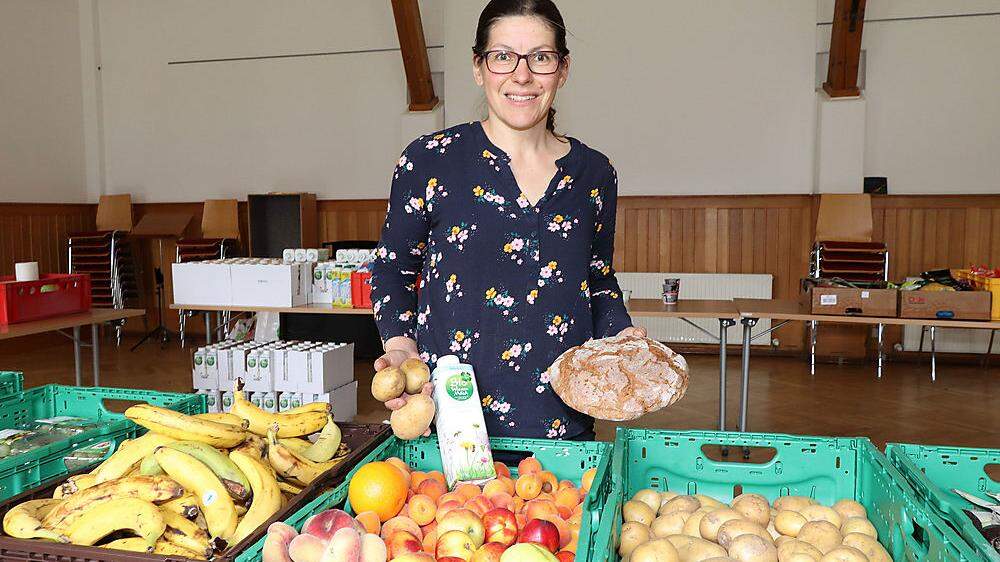 Verena Bacher hilft seit dem Lockdown bei der Lebensmittelausgabe im Feldkirchner Pfarrhof