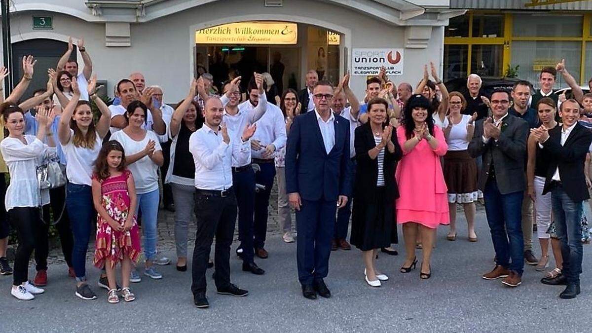 Helmut Linhart feierte den Wahlsieg im Tanzsportclub Eleganza