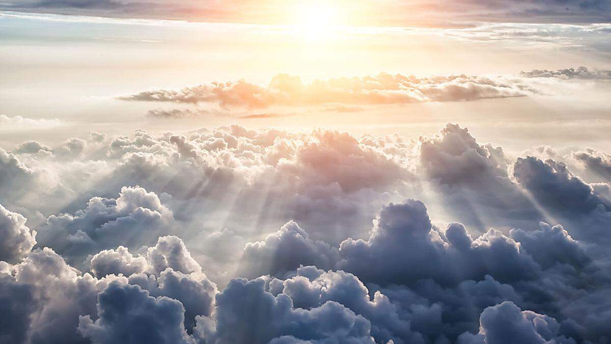 Idee zur Temperatursenkung: Strahlungseintrag der Sonne mit Weißung der Wolken reduzieren 