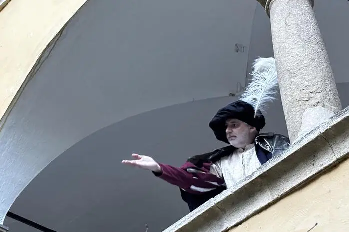 Für Begeisterung sorgte Stadtfotograf Gerhard Schleich, der die Teilnehmer als Laienschauspieler in historischen Verkleidungen überraschte 
