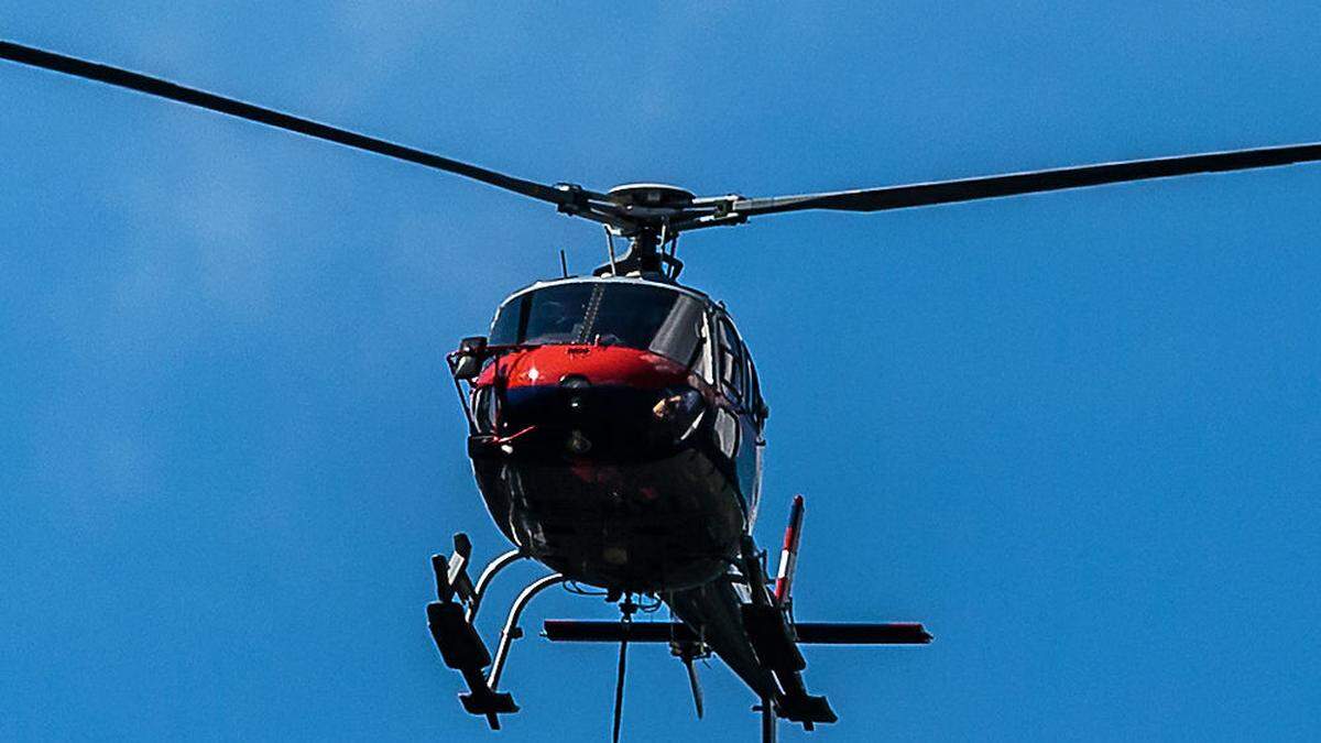 Der Polizeihubschrauber barg das Unglücksopfer - Symbolfoto