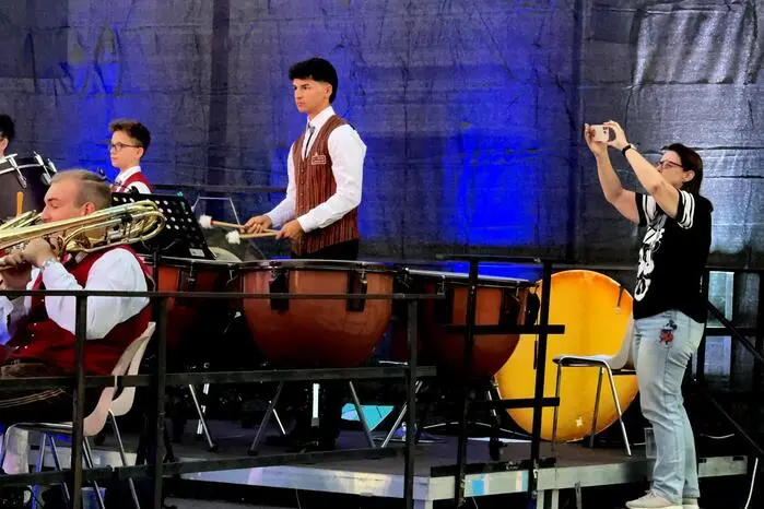 Großartige junge musikalische Talente aus zehn Musikkapellen entführten auf ihren Instrumenten zu „Olympic Spirit“, „The Lord of the Rings“, „Seasons of the Oak“, „Pirates of the Caribbean“, „Coldplay in Symphony“ und „Time from Inspection“ inklusive zweier Zugaben. 