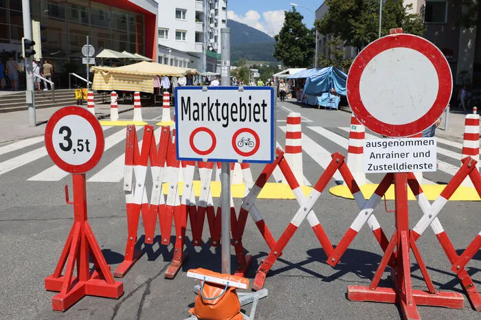 Klicken Sie sich durch Fotos vom Markt.
