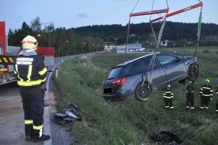 Top 7: Ein Unfall auf der Spange Bärnbach forderte die Feuerwehr. Ein Lenker wurde verletzt ins Spital eingeliefert.