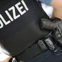 Die Polizisten mussten von ihren Dienstwaffen (Sujetbild) Gebrauch machen