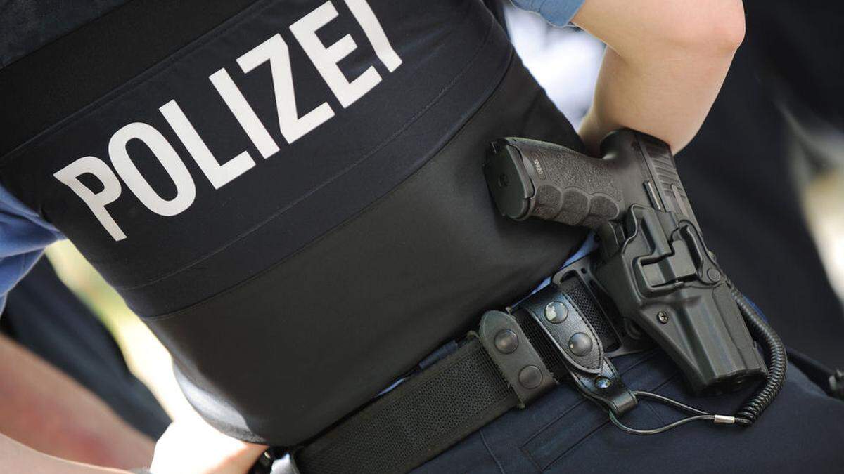 Die Polizisten mussten von ihren Dienstwaffen (Sujetbild) Gebrauch machen