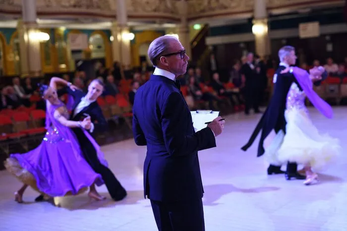 Dieser Tage tanzen britische Paare bei den British National Dance Championships 2016. Strenge Wertungsrichter beurteilten die Leistung der Tanzpaare, ihnen entgeht kaum ein Fehler.