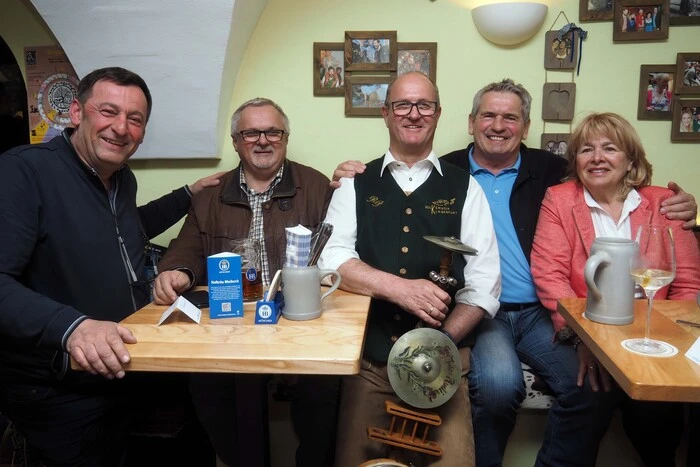 Bitte klicken Sie sich durch die Bilder. . .