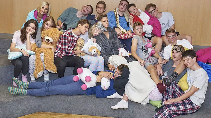 Die Schüler der 8B nehmen das „Entspannen nach getaner Arbeit“ sehr wörtlich