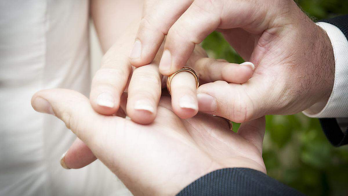 In Corona-Zeiten verschieben viele ihre groß geplanten Hochzeiten oder feiern im kleinen Rahmen