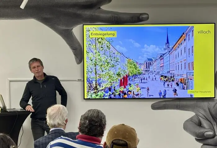 Stadtgrün-Abteilungsleiter Wolfgang Faller gab einen Überblick über die umfangreichen Maßnahmen, mit denen die Stadt versucht dem Klimawandel entgegenzuwirken