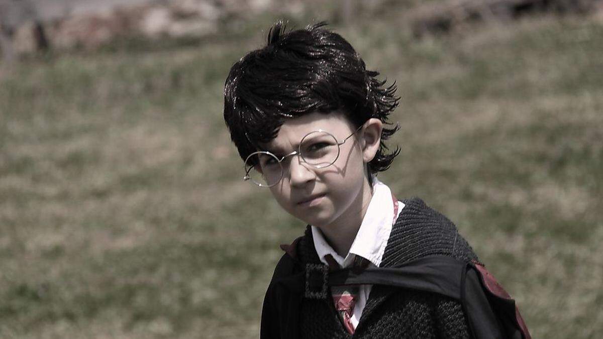 Lana Logar spielt Harry Potter